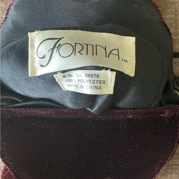 Fortina Vintage Embroidered Velvet Crossbody Bag - Picture 6 of 8
